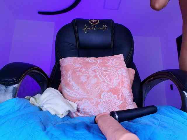 naomi-k webcam