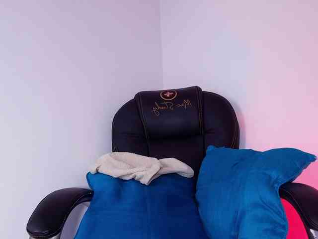 naomi-k webcam