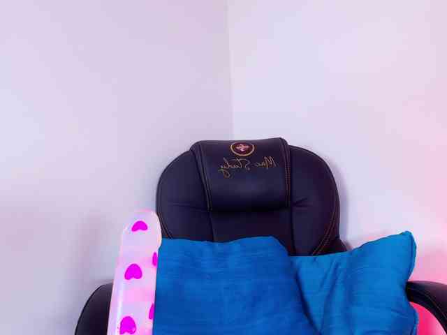 naomi-k webcam