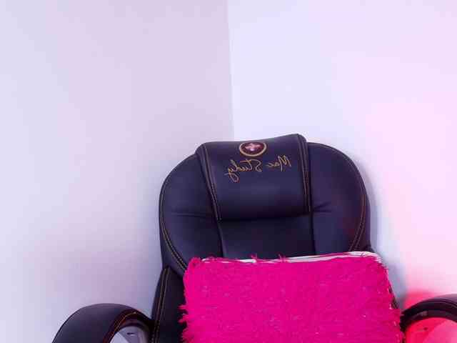 naomi-k webcam
