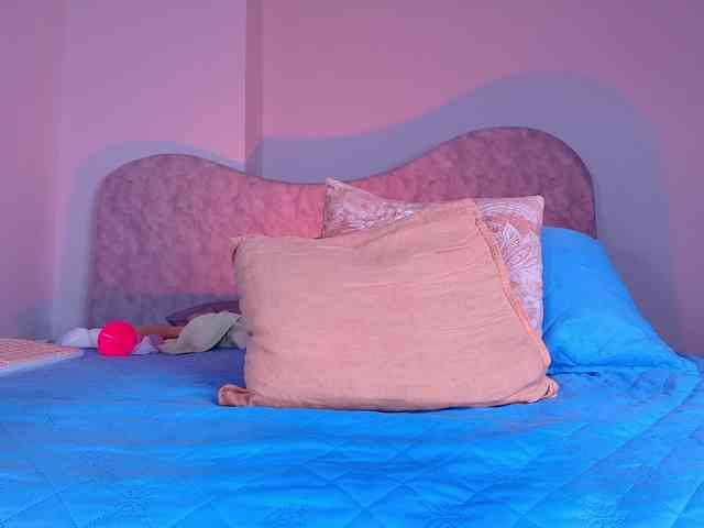 naomi-k webcam