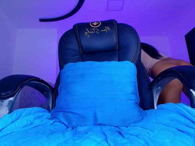 naomi-k webcam