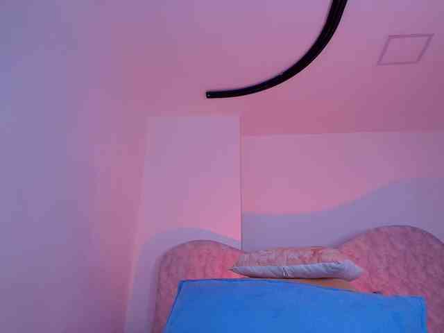 naomi-k webcam