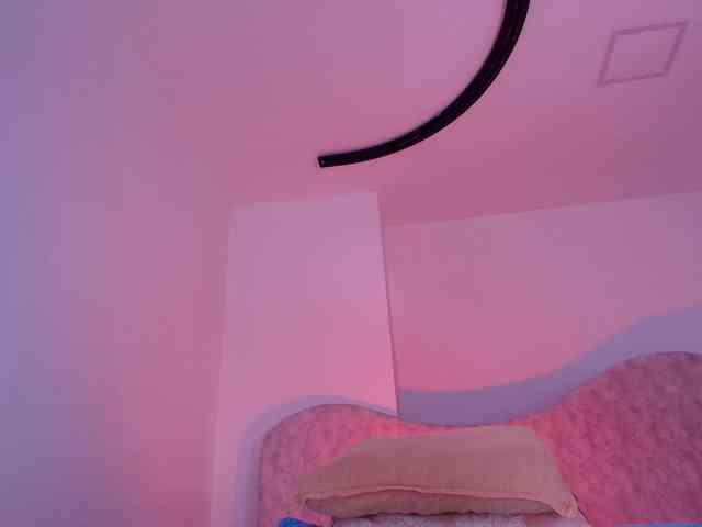 naomi-k webcam