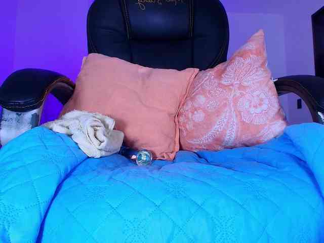 naomi-k webcam
