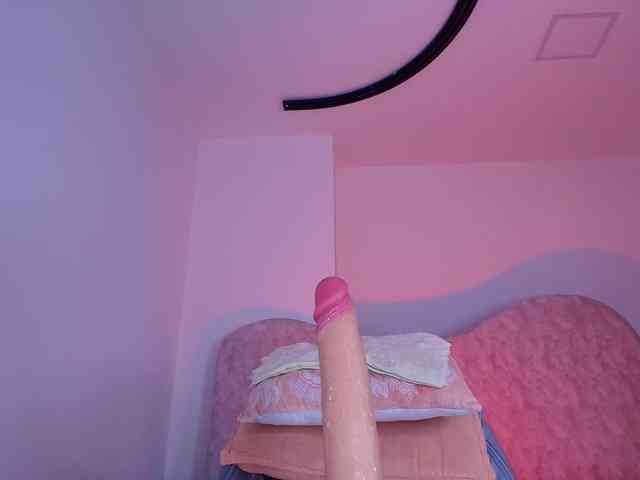 naomi-k webcam