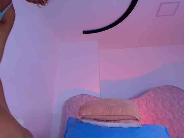 naomi-k webcam