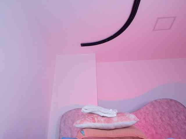 naomi-k webcam