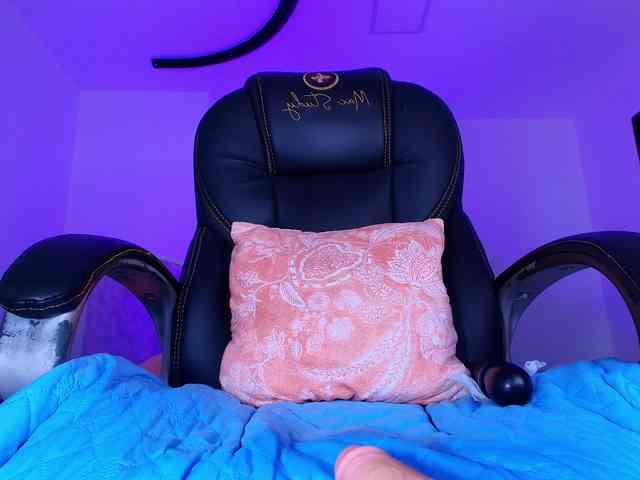 naomi-k webcam