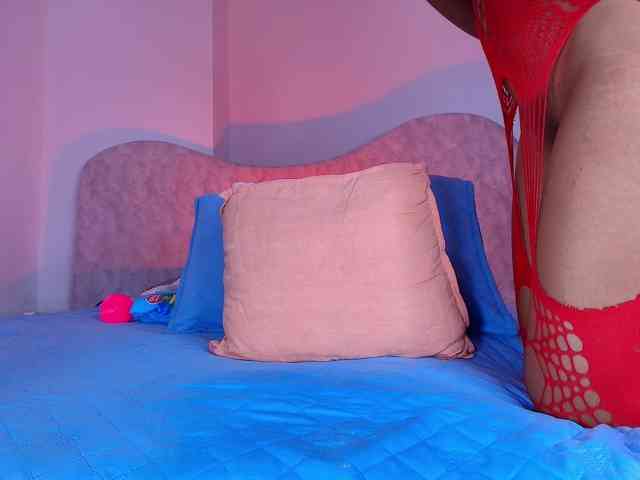 naomi-k webcam
