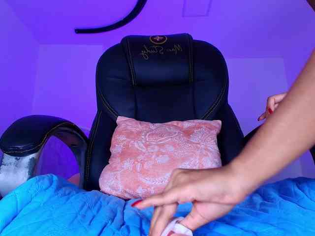 naomi-k webcam