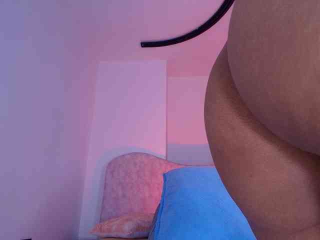 naomi-k webcam