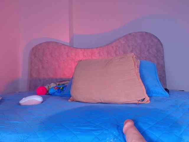naomi-k Live Webcam on BongaCams