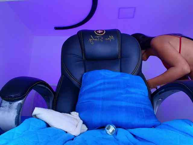 naomi-k webcam