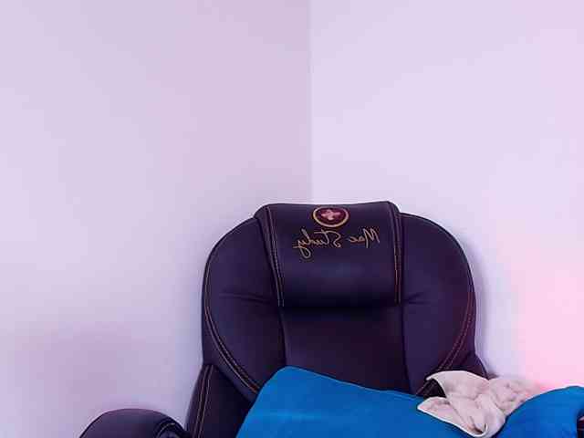 naomi-k webcam
