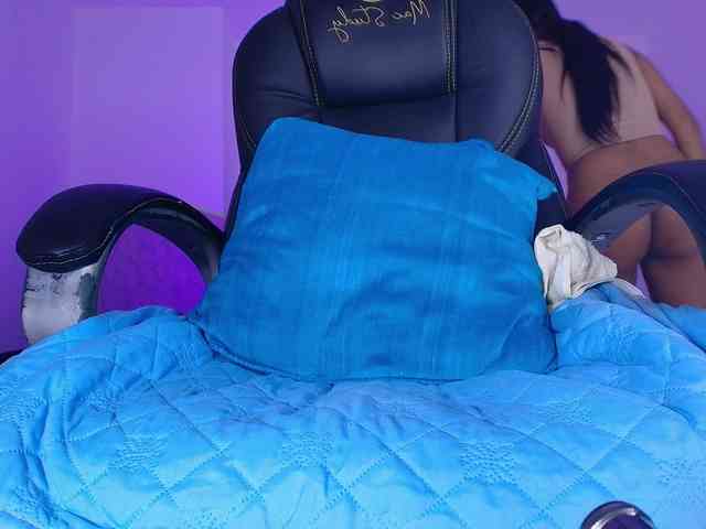 naomi-k webcam
