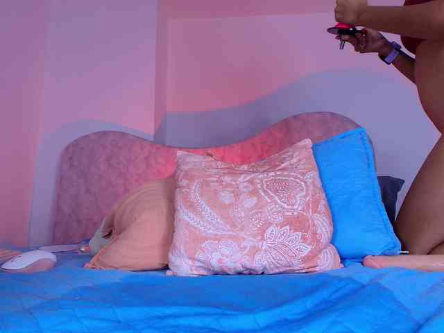 naomi-k webcam