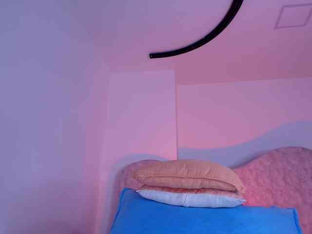 naomi-k webcam