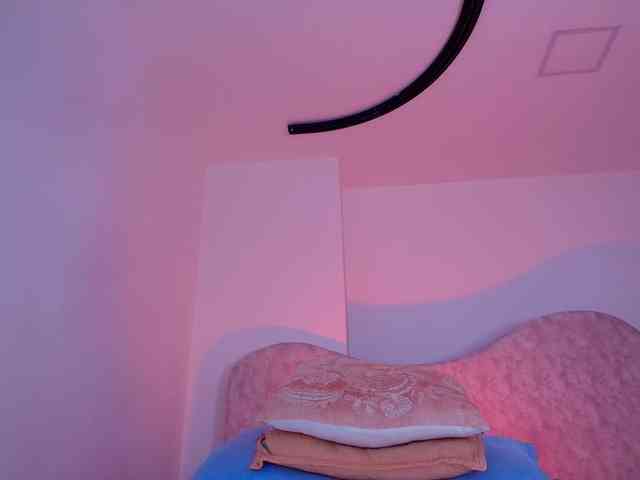 naomi-k webcam