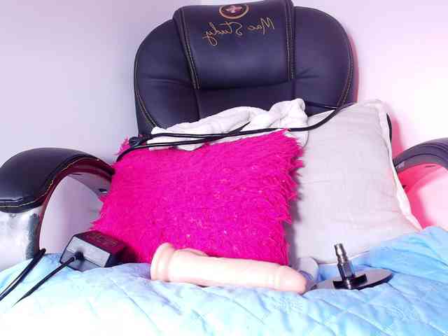 naomi-k webcam