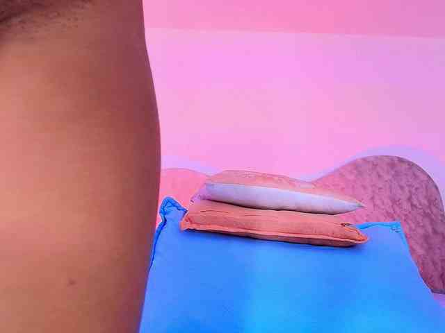 naomi-k webcam