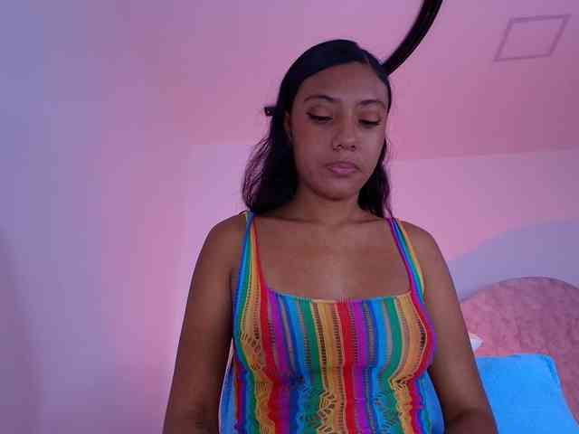 naomi-k webcam