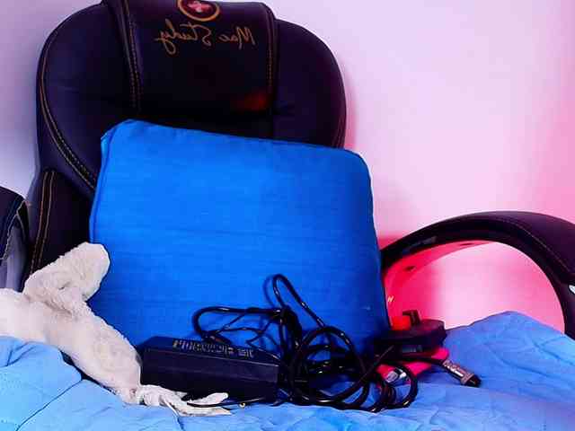 naomi-k webcam