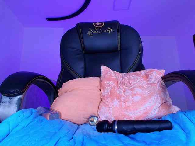 naomi-k webcam