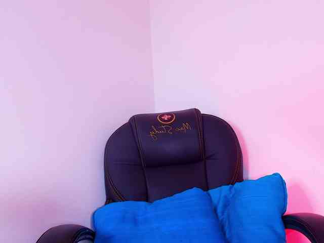 naomi-k webcam