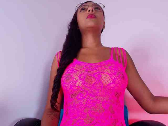 naomi-k webcam