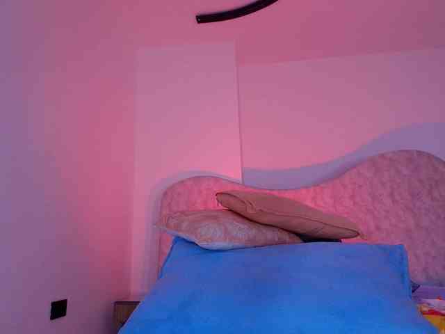 naomi-k webcam