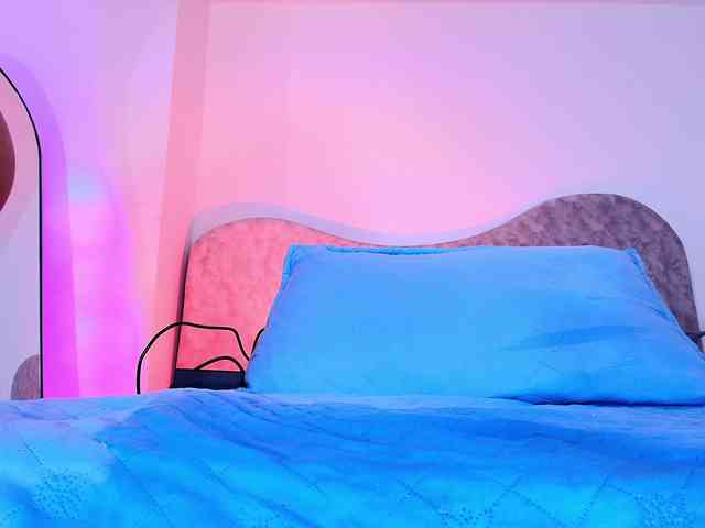 naomi-k webcam