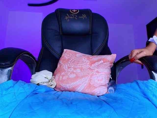 naomi-k webcam