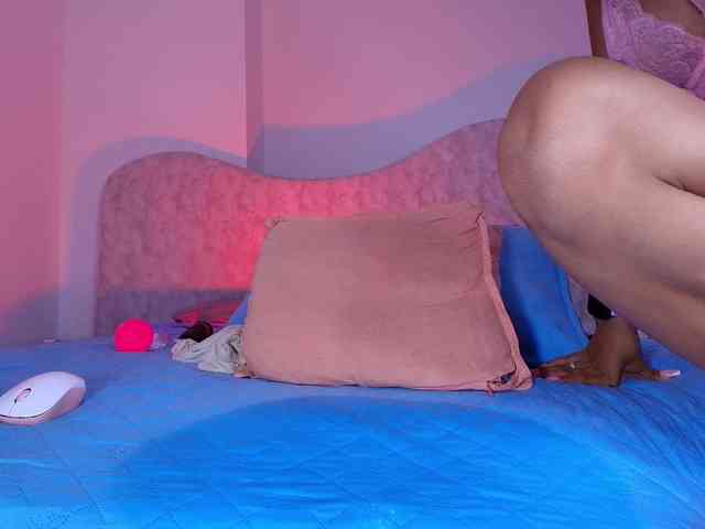 naomi-k webcam