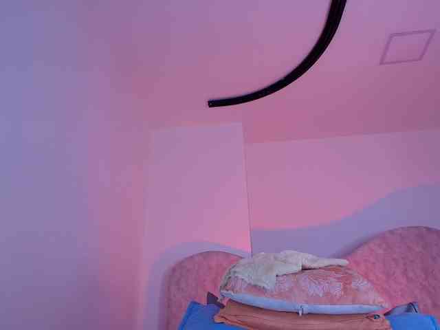 naomi-k webcam