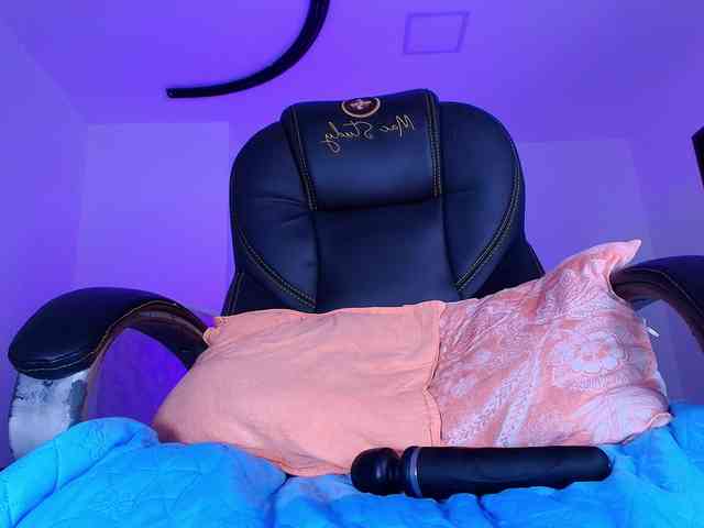naomi-k webcam