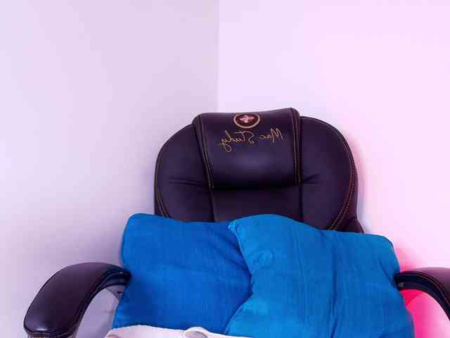 naomi-k webcam
