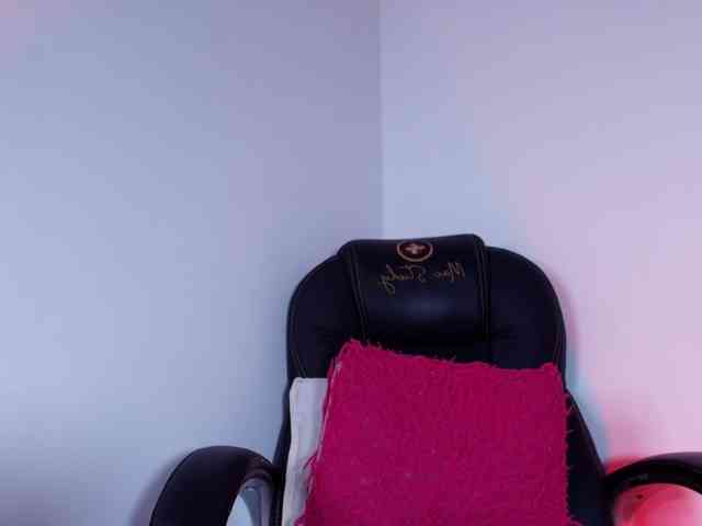 naomi-k webcam