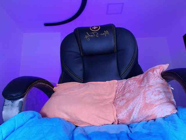naomi-k webcam