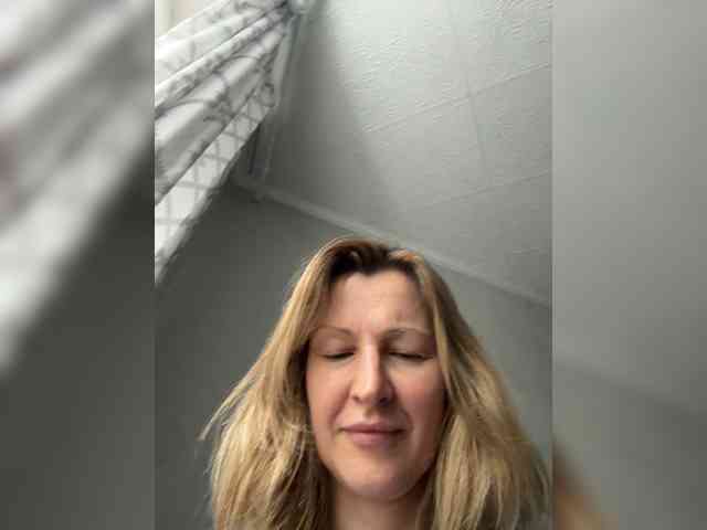 Lagoonjoy's cam show statistics and live stream
