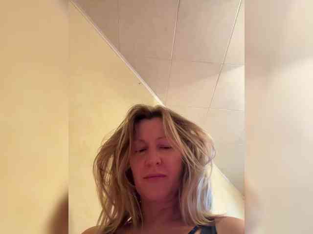 LagoonJoy Live Webcam on BongaCams