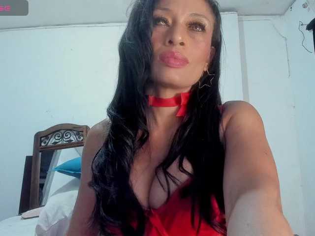 latinaStepStar live cam on BongaCams