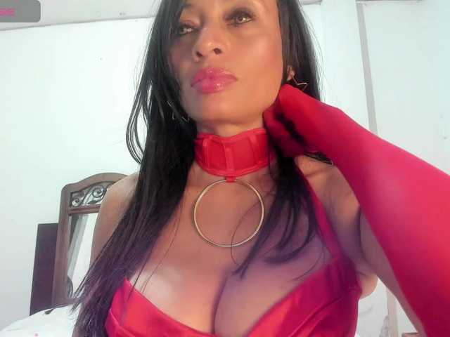latinaStepStar live cam on BongaCams