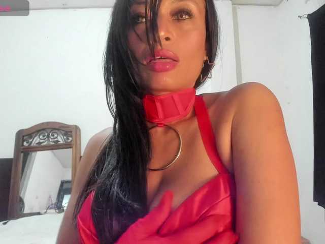 latinaStepStar live cam on BongaCams