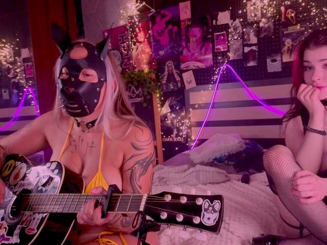  DualHornyFire chat room