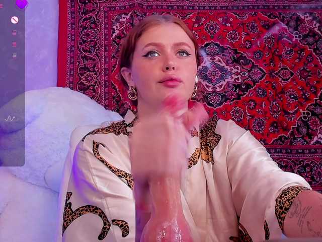 le modèle Lilith-Hustle est en webcam porno dans un show sur le site bongacams, il possède les tags suivants: White/Caucasian,Redhead,Shaved