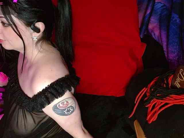 The-Edge-Doll webcam