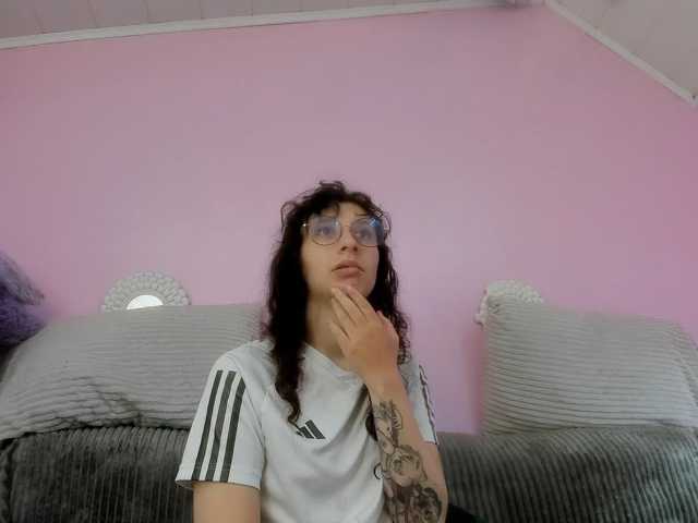 minene-mikami live cam on BongaCams