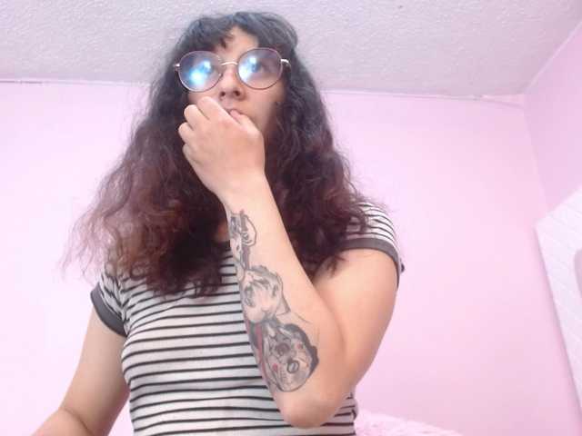 minene-mikami live cam on BongaCams