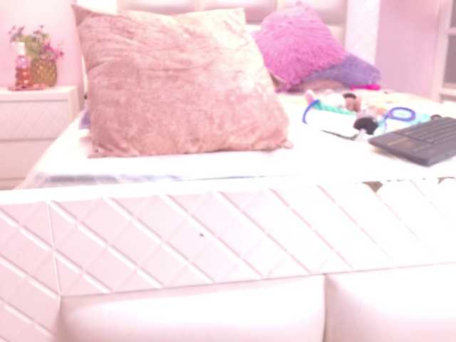 minene-mikami live cam on BongaCams